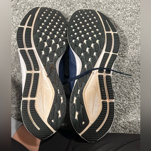 Navy Nike Pegasus shoes - men’s 7.5 / women’s 9 - Picture 3 of 4